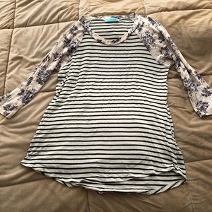 🌺 Floral and striped tunic top